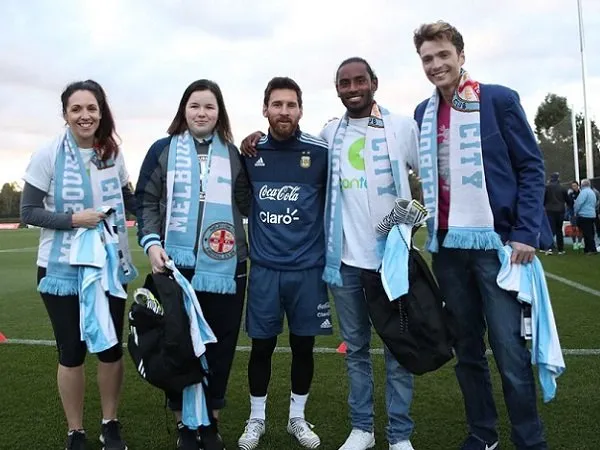 Berita Sepak Bola: Messi Kunjungi Akademi Sepakbola Milik Manchester City di Australia