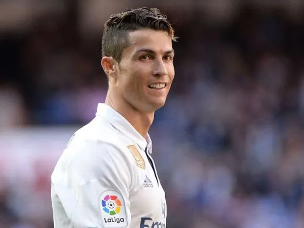 Berita Transfer: Klub Tiongkok Tawarkan Gaji Fantastis pada Cristiano Ronaldo