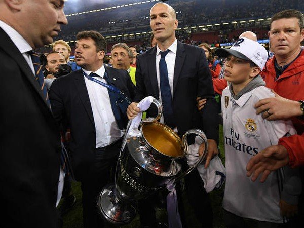 Berita Sepak Bola: Pada Masa Mendatang, FFF Berharap Zidane Mau Latih Prancis