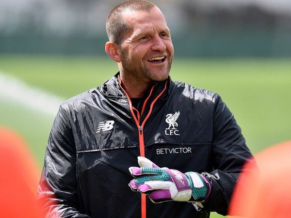 Berita Liga Inggris: John Achterberg Mengaku Puas dengan Kondisi Kiper Liverpool