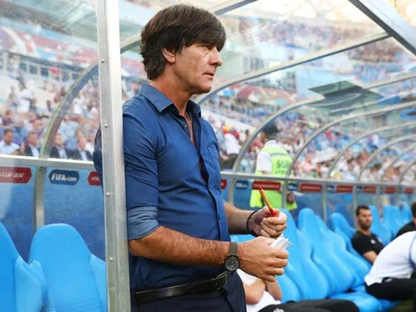 Berita Sepak Bola: Catat Kemenangan ke 100, Low Puji Staf dan Para Pemain