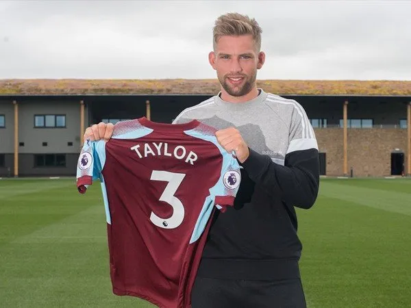 Berita Transfer: Tinggalkan Leeds United, Charlie Taylor Resmi Gabung Burnley