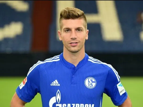 Berita Transfer: Direktur Olahraga AS Roma Justru Kagumi Bek Schalke 04