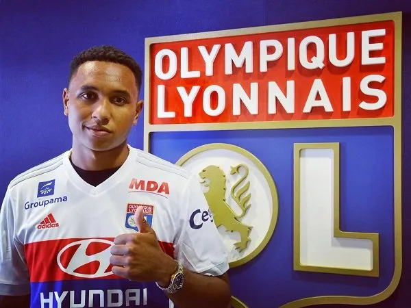 Berita Transfer: Lyon Resmi Rekrut Kenny Tete dari Ajax Amsterdam