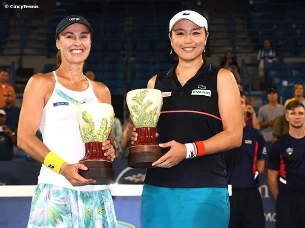 Berita Tenis: Martina Hingis Dan Chan Yung Jan Klaim Gelar Keenam Musim Ini Di Cincinnati