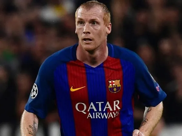 Mathieu Keluhkan Perlakuan Pers Spanyol