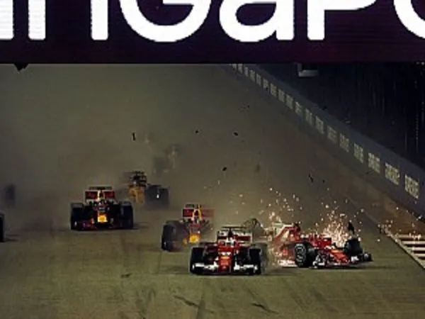 Lewis Hamilton Sebut Verstappen Berada Di 'Blind Spot' Vettel