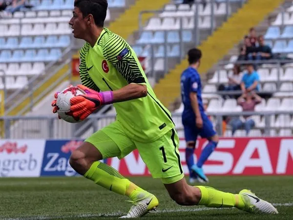 Manchester City Kian Dekat dengan Wonderkid Turki, Berke Ozer