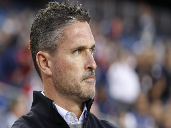 New England Revolution Pecat Pelatih Jay Heaps