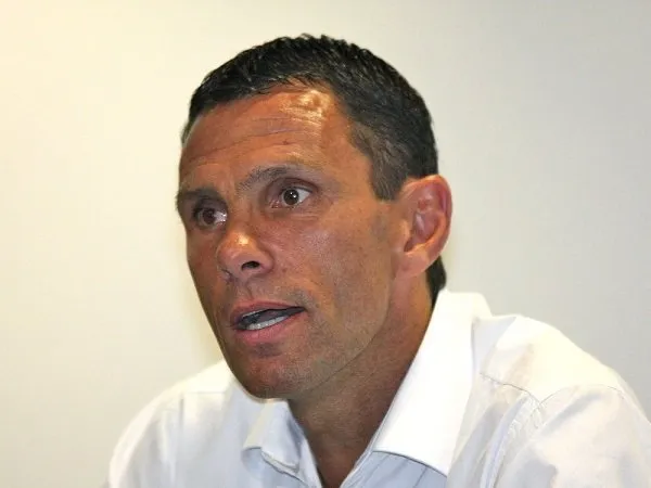 Alaves Cari Pelatih, Gustavo Poyet Masuk Incaran