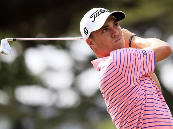 Justin Thomas Berbagi Puncak di Hari Kedua Turnamen Tour Championship