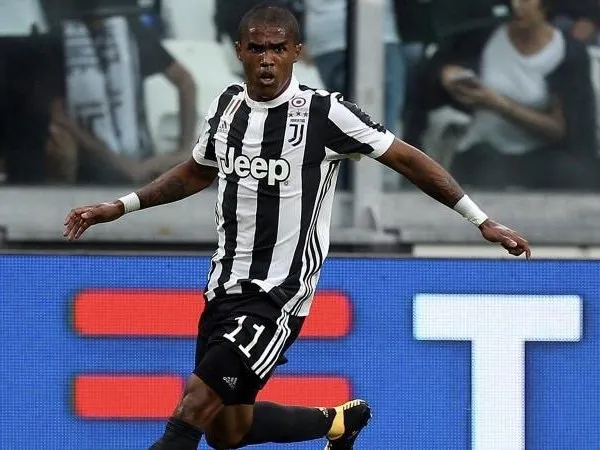 Douglas Costa Tak Ragu Juventus Bisa Jadi Juara Liga Champions