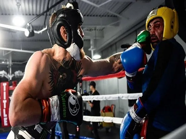 McGregor Ingin Lawan Malignaggi di Arena MMA