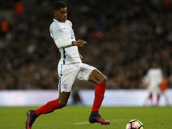 Jermaine Defoe Yakin Rashford Bisa Ikuti Jejak Aguero