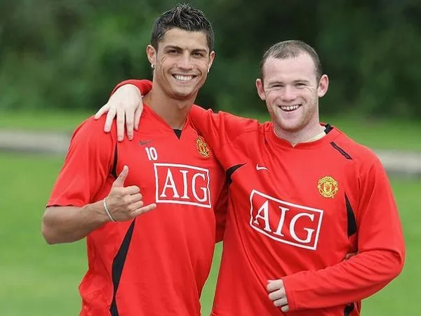Van der Sar Sebut Alasan Yang Bikin Ronaldo Lebih Baik Dibanding Wayne Rooney