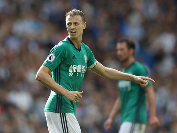Terkait Masa Depan Jonny Evans di West Brom, Tony Pulis Santai
