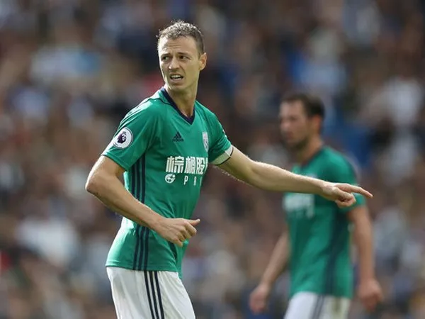 Terkait Masa Depan Jonny Evans di West Brom, Tony Pulis Santai