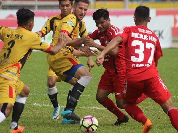 Match Highlight: Dikalahkan Mitra Kukar, Krisis Semen Padang Berlanjut