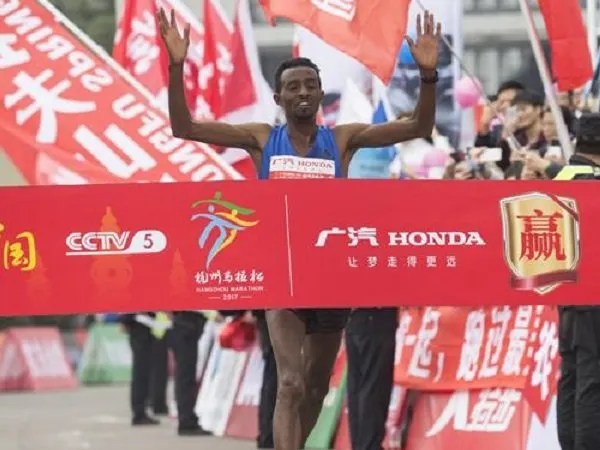 Dua Pelari Kenya Jadi Raja dan Ratu Hangzhou Marathon