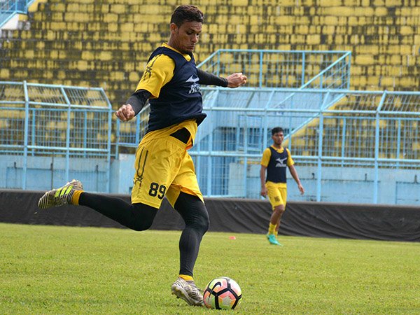 Jamu PS TNI, Semen Padang Kembalikan Cassio ke Posisi Awal