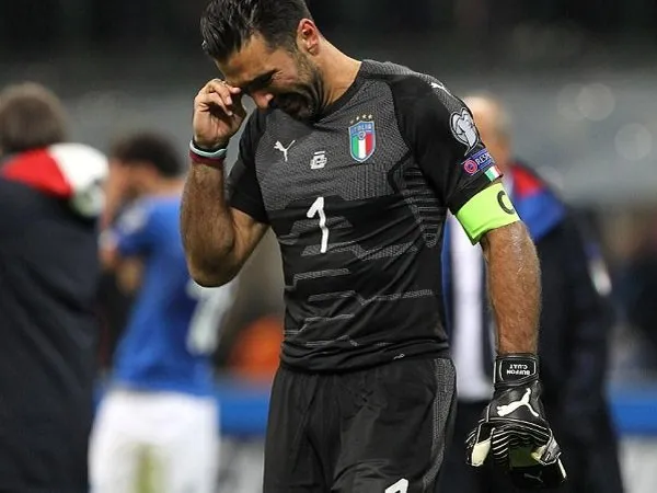 Tangisan Buffon Sakiti Perasaan Dino Zoff Setelah Italia Gagal ke Piala Dunia