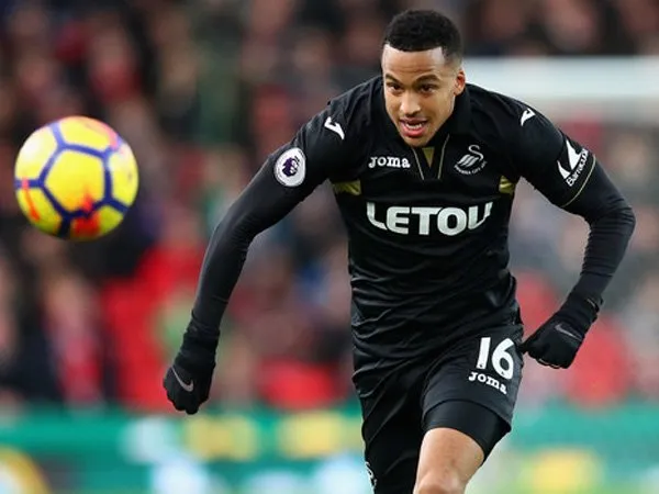 Martin Olsson Akui Suasana Ruang Ganti Swansea Tidak Kondusif