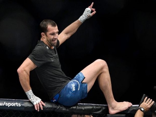 Luke Rockhold Menyuruh Georges St-Pierre Pergi dari Kelas Menengah