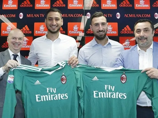 Ini Alasan Fans Turut Sembur Sang Kakak Soal Saga Kontrak Donnarumma