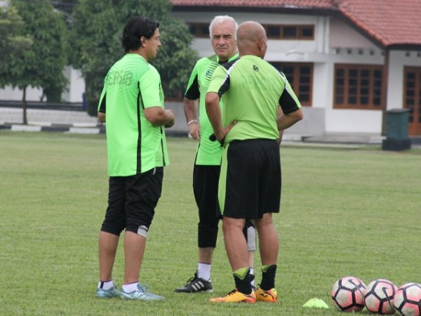 Mario Gomez Bawa Persib Pemusatan Latihan di Yogyakarta