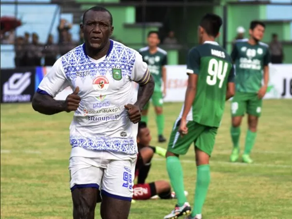 RD Sebut Dzumafo Masih Berpeluang Gabung Sriwijaya FC