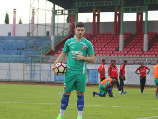 Kapten Timnas Tajikistan Masih Adaptasi dengan Cuaca Madura