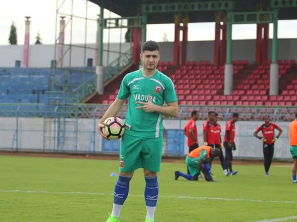 Kapten Timnas Tajikistan Masih Adaptasi dengan Cuaca Madura