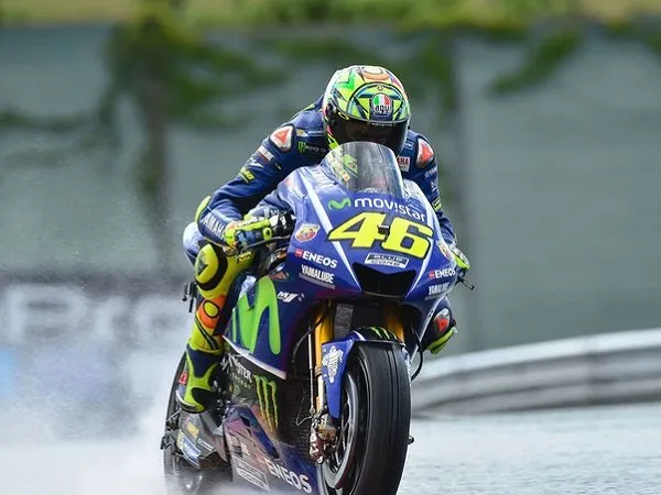 Bukan Ban, Bos Michelin Ungkap Biang Utama Buruknya Penampilan Rossi Pada MotoGP 2017