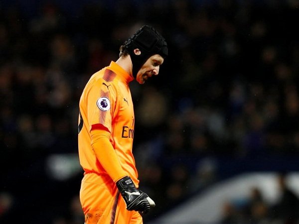 Soal Penalti Kontroversial, Petr Cech Kecewa Berat dengan Wasit Mike Dean
