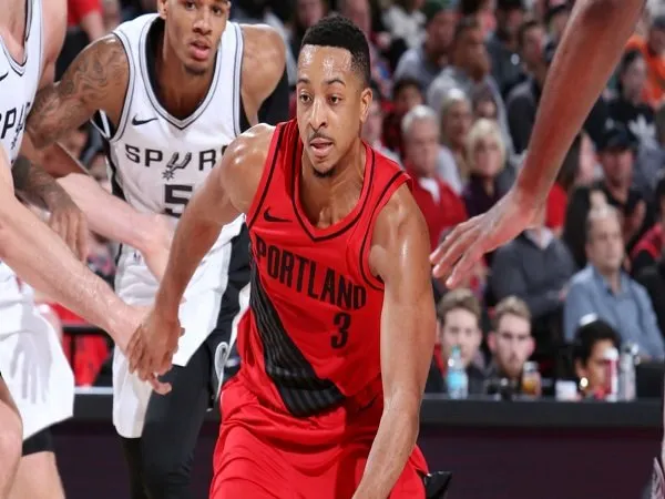 CJ McCollum Menangkan Blazers Atas Spurs