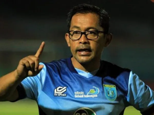 Imbang Dengan Kedah FA, Aji Santoso Belum Puas Dengan Pertahanan Persela