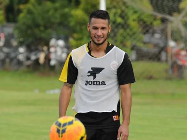 MU Datangkan Kapten PSM dan Top Skor Persib