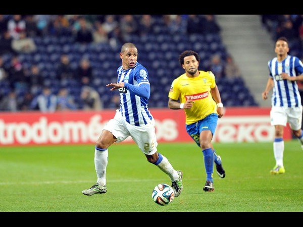 Tribun Rusak, Pertandingan Estoril vs Porto Dihentikan