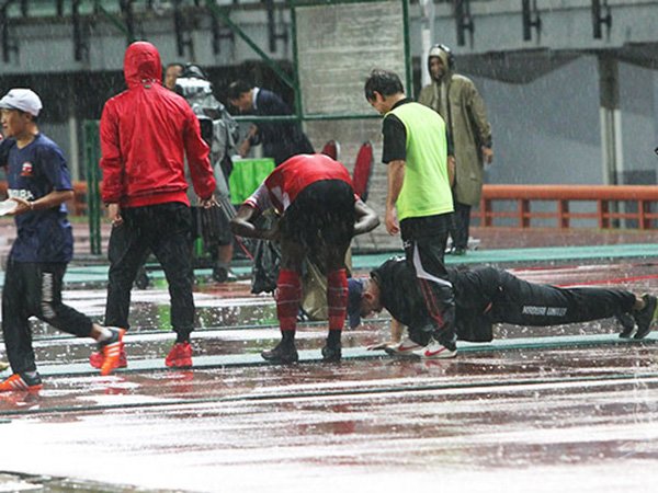 Alasan Greg Nwokolo Berani Perintahkan Pelatihnya Untuk Push Up