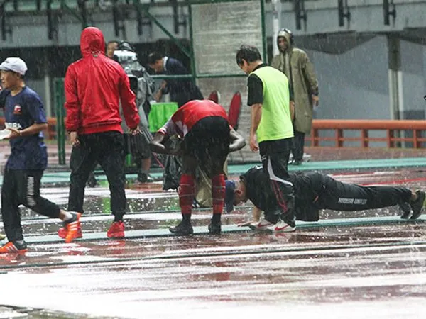 Alasan Greg Nwokolo Berani Perintahkan Pelatihnya Untuk Push Up