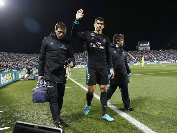 Jesus Vallejo Cedera Hamstring, Real Madrid Krisis Bek Tengah