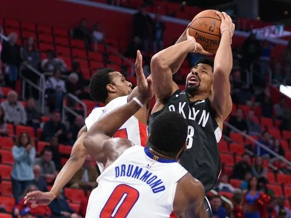 Tembakan Krusial Dinwiddie Mampu Bungkam Detroit Pistons