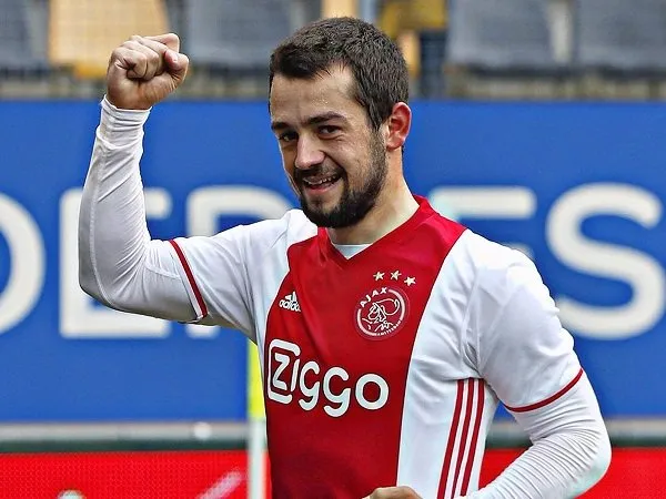 Ajax Sepakat Jual Younes ke Napoli, Giaccherini Segera Gabung Chievo?