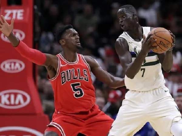 Milwaukee Bucks Benamkan Chicago Bulls