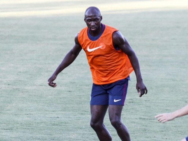 Guardiola Pastikan Kedatangan Laporte Tak Akan Membuat Mangala Tersisih