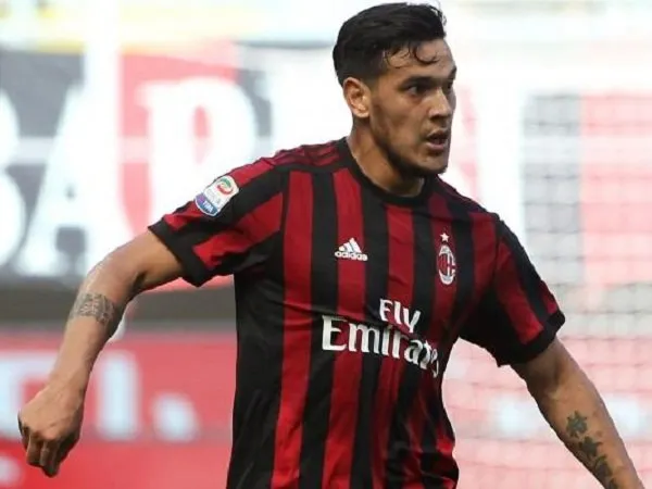 Bek Tersisih AC Milan Tinggal Selangkah Lagi Gabung Boca Juniors