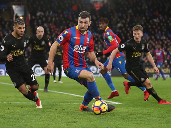 McArthur Kecewa Palace Tidak Beri Lebih Banyak Tekanan Pada Newcastle
