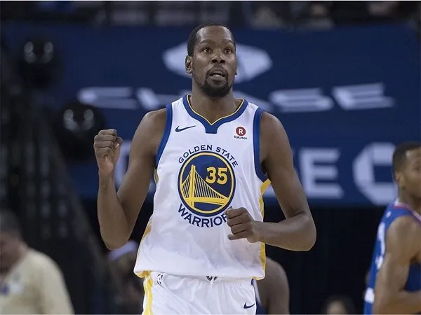 Golden State Warriors Pecundangi Dallas Mavericks