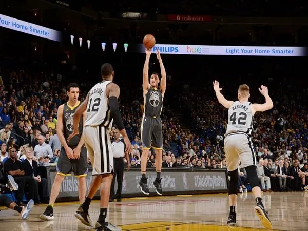 Golden State Warriors Atasi Perlawanan San Antonio Spurs