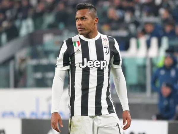 Target Man United dan Chelsea, Alex Sandro Hanya Fokus di Juventus